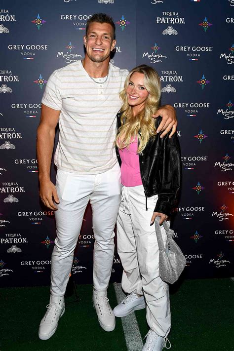 how long has rob gronkowski been dating camille
